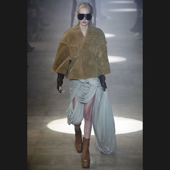 Welcome to My Closet! - Picture 13 of 16